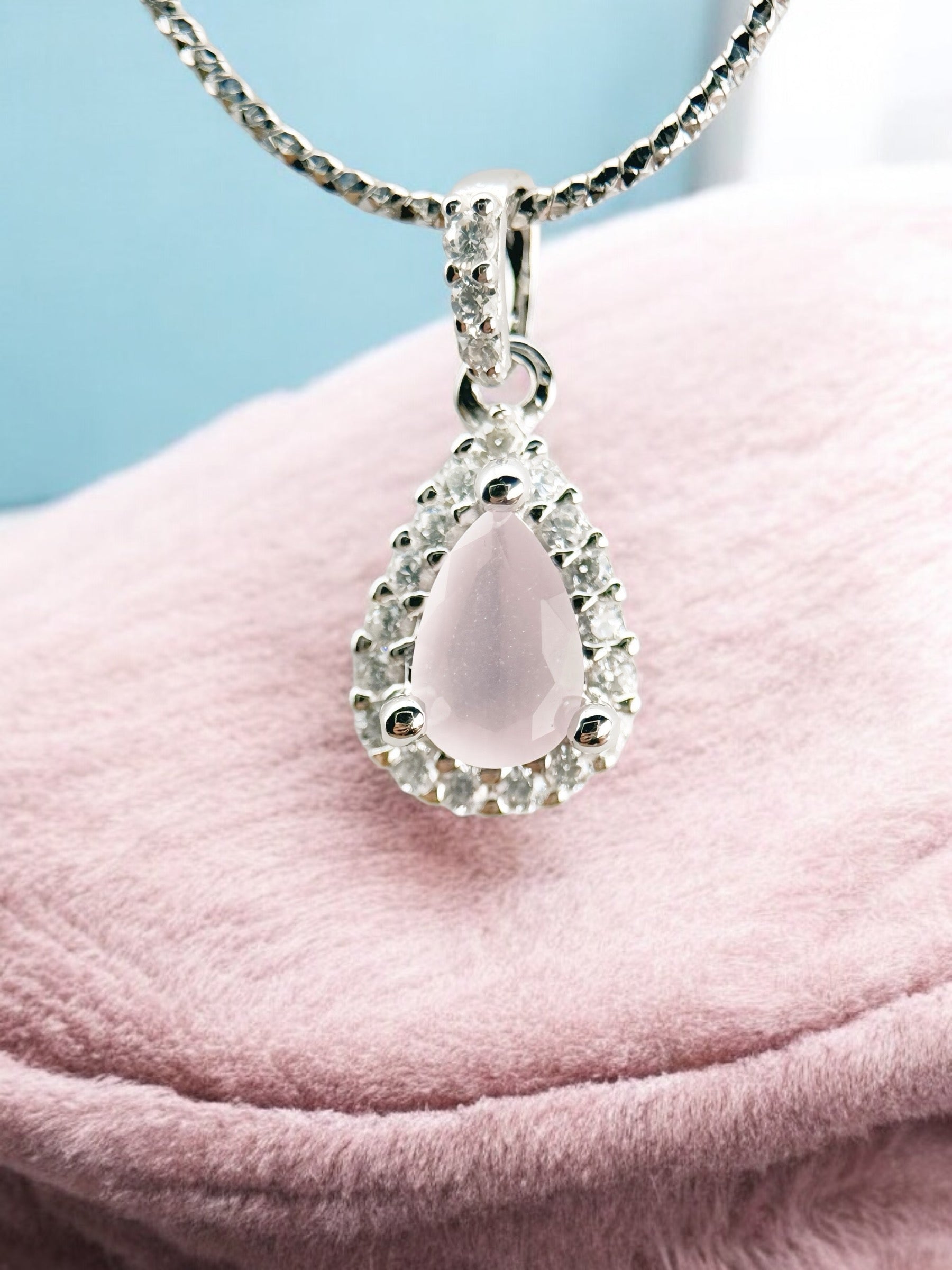 Pear Halo Collier Chain Necklace (Baby Pink) - Zilara Store