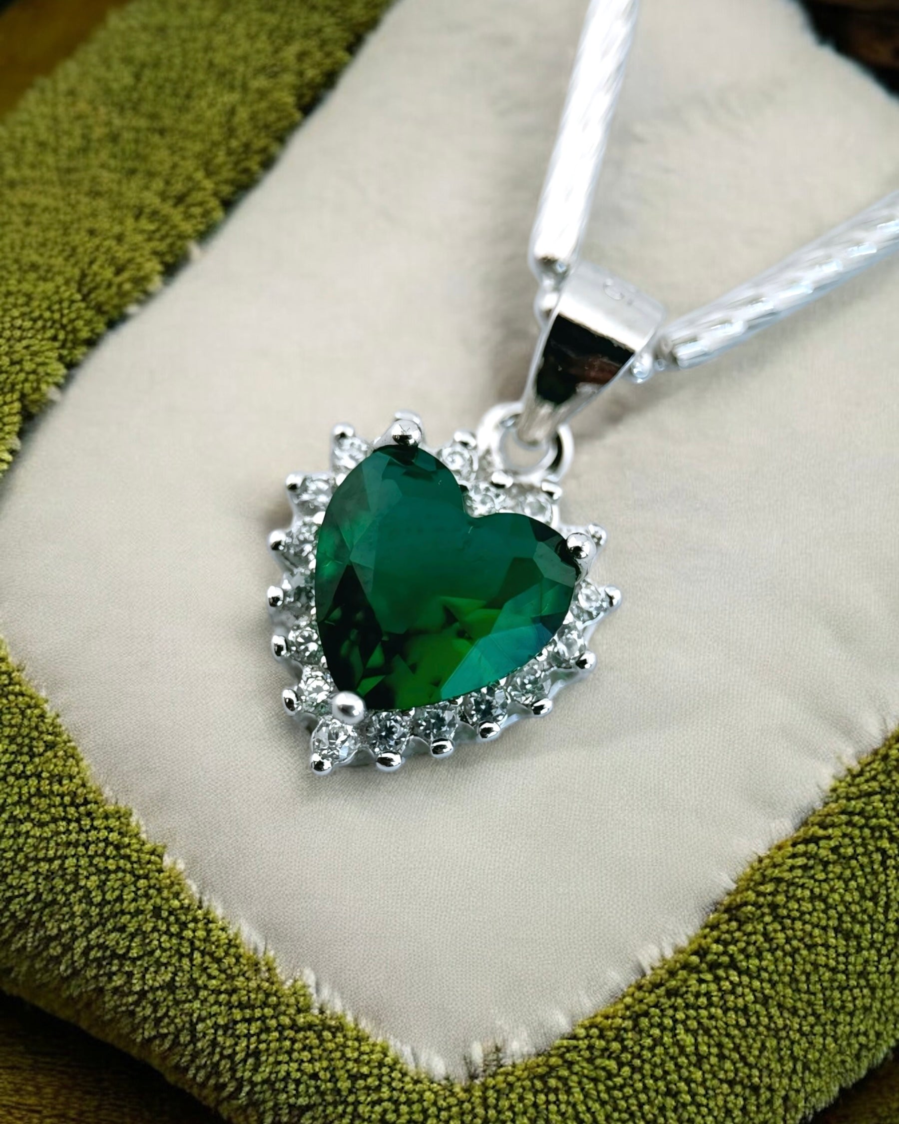 Heart Sparkle Halo Chain Necklace (Green) - Zilara Store